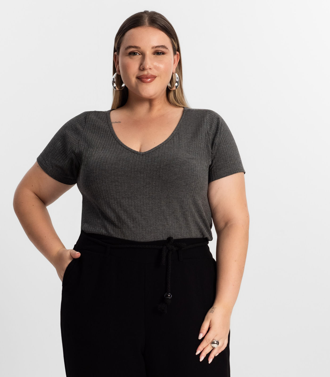 Blusa Feminina Plus Size da Infinita Cor Cinza - Imagem 2