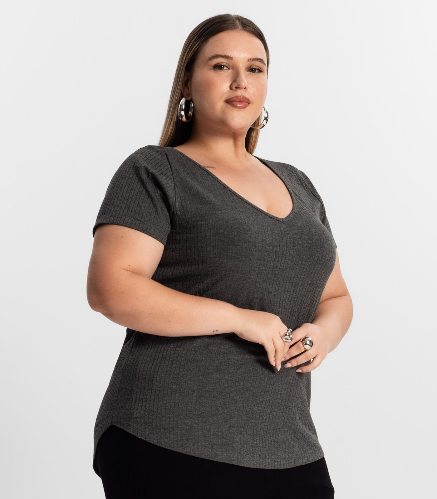Blusa Feminina Plus Size da Infinita Cor Cinza - Imagem 3