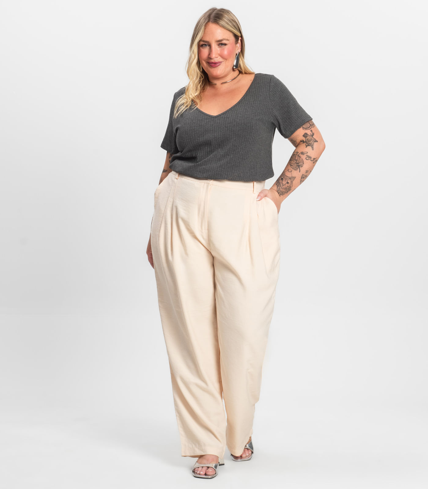 Blusa Feminina Plus Size da Infinita Cor Cinza - Imagem 7