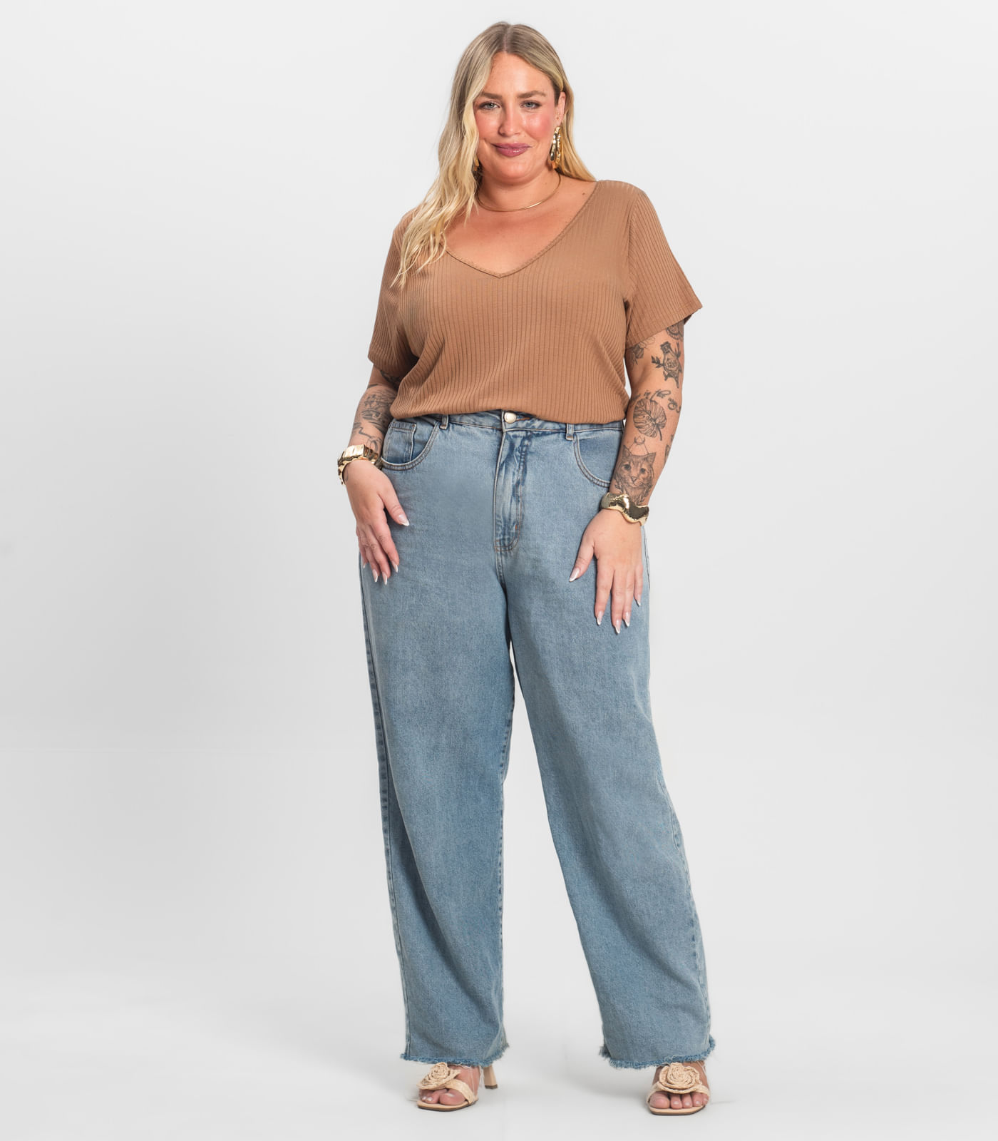 Blusa Feminina Plus Size da Infinita Cor Bege - Imagem 4