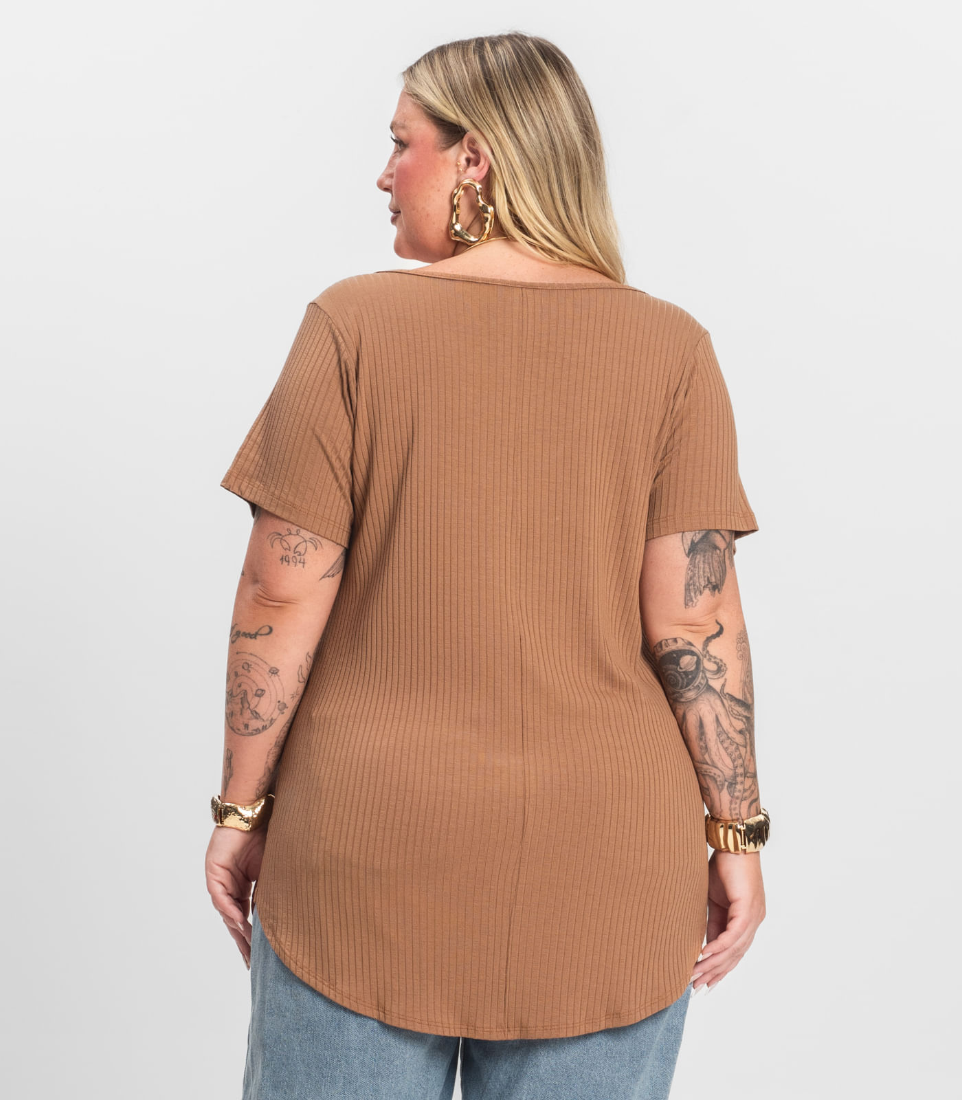 Blusa Feminina Plus Size da Infinita Cor Bege - Imagem 9
