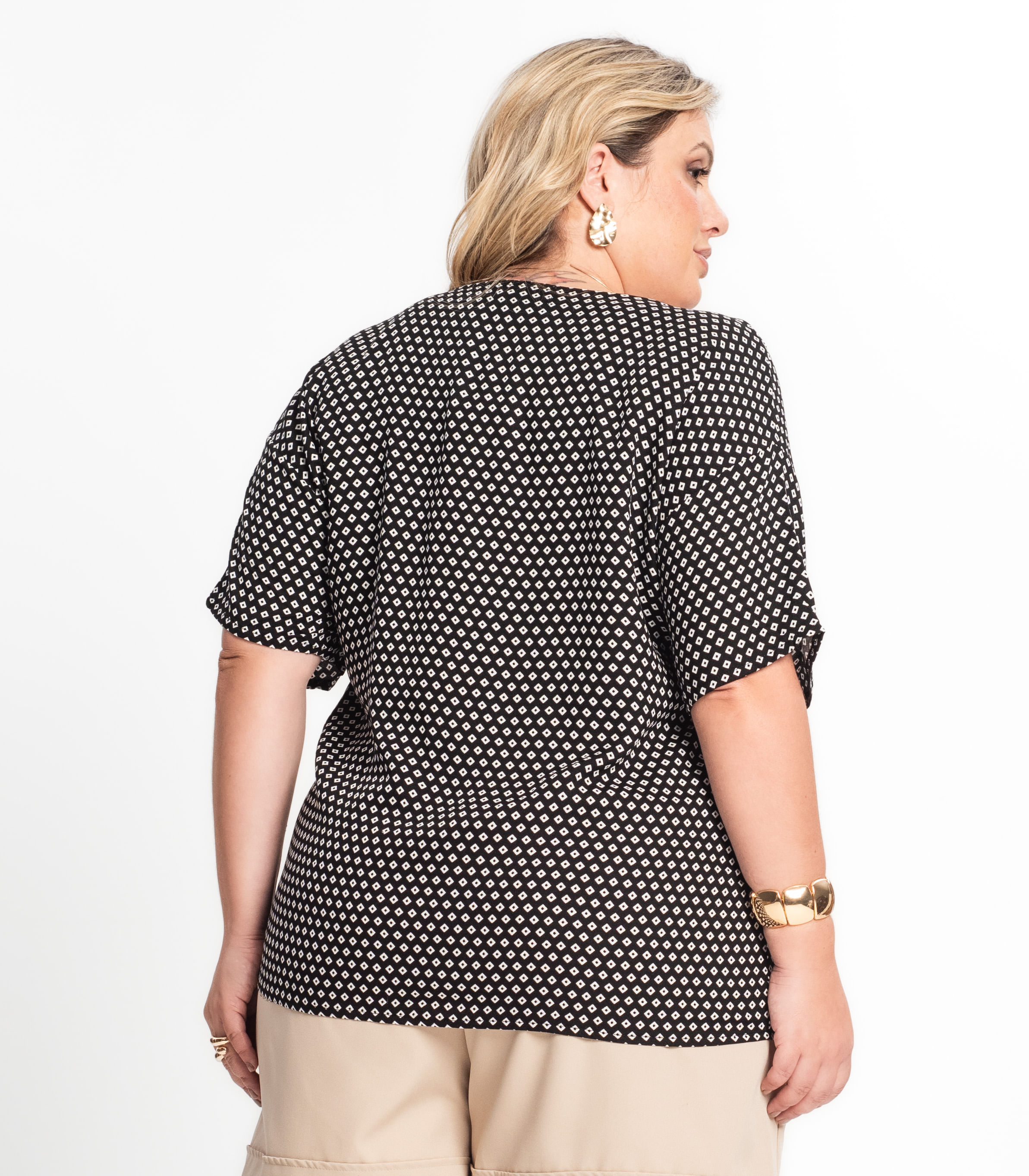 Camisa Feminina Plus Size Estampada Secret Glam Preto - Imagem 50
