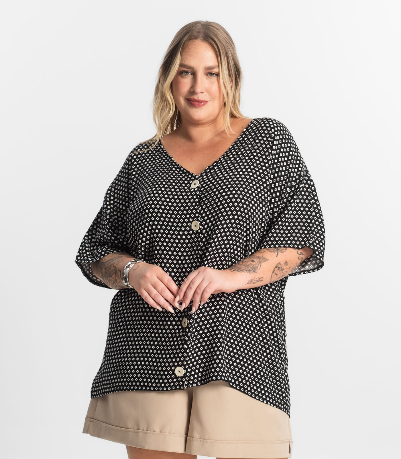 Camisa Feminina Plus Size Estampada Secret Glam Preto - Imagem 18