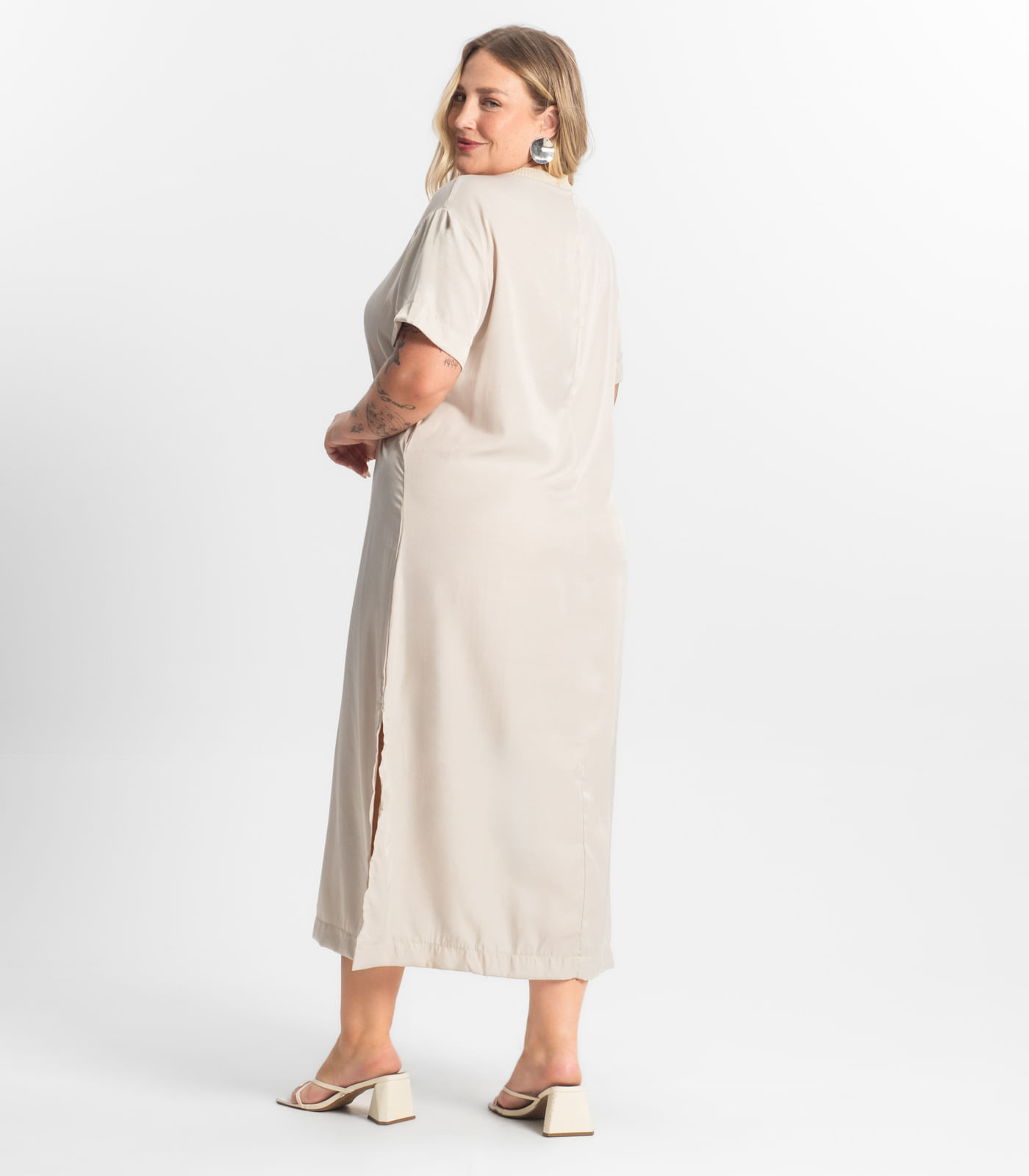 Vestido Super Midi Plus Size Secret Glam Bege - Imagem 13
