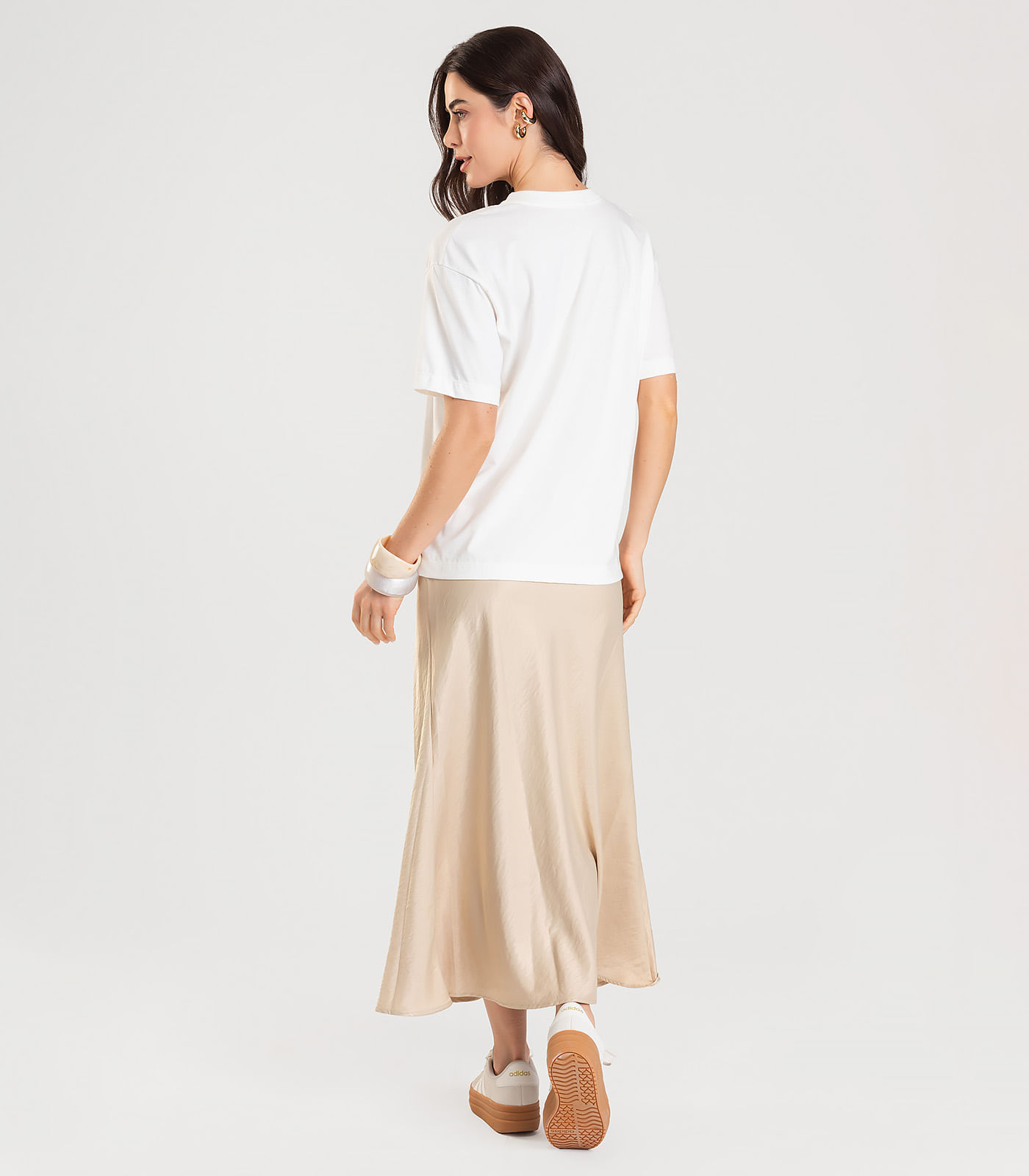 T-shirt Feminina Manga Curta Oversized Dianna Bege - Imagem 3