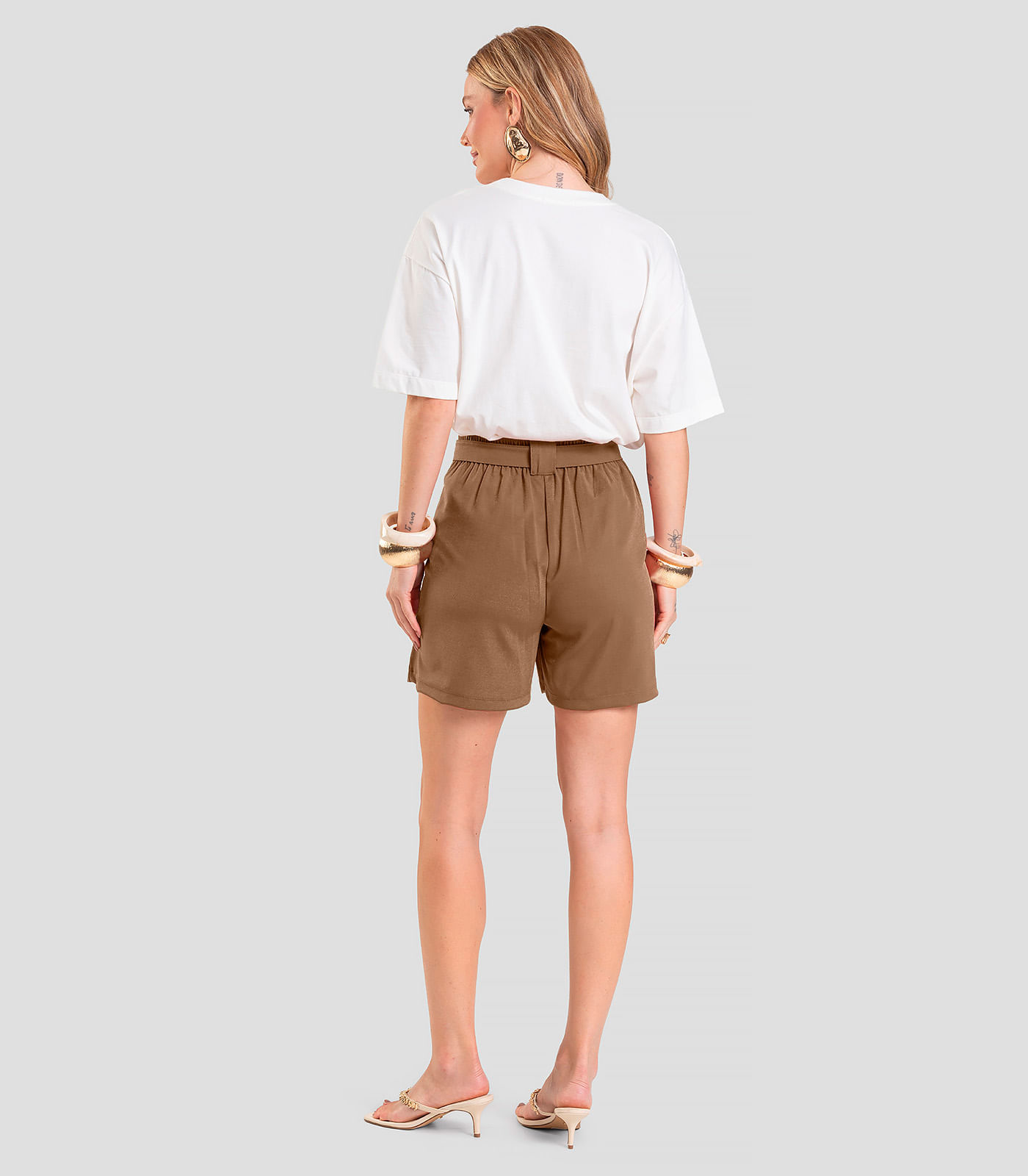 Shorts Feminino em Tecido Acetinado Dianna Marrom - Imagem 3