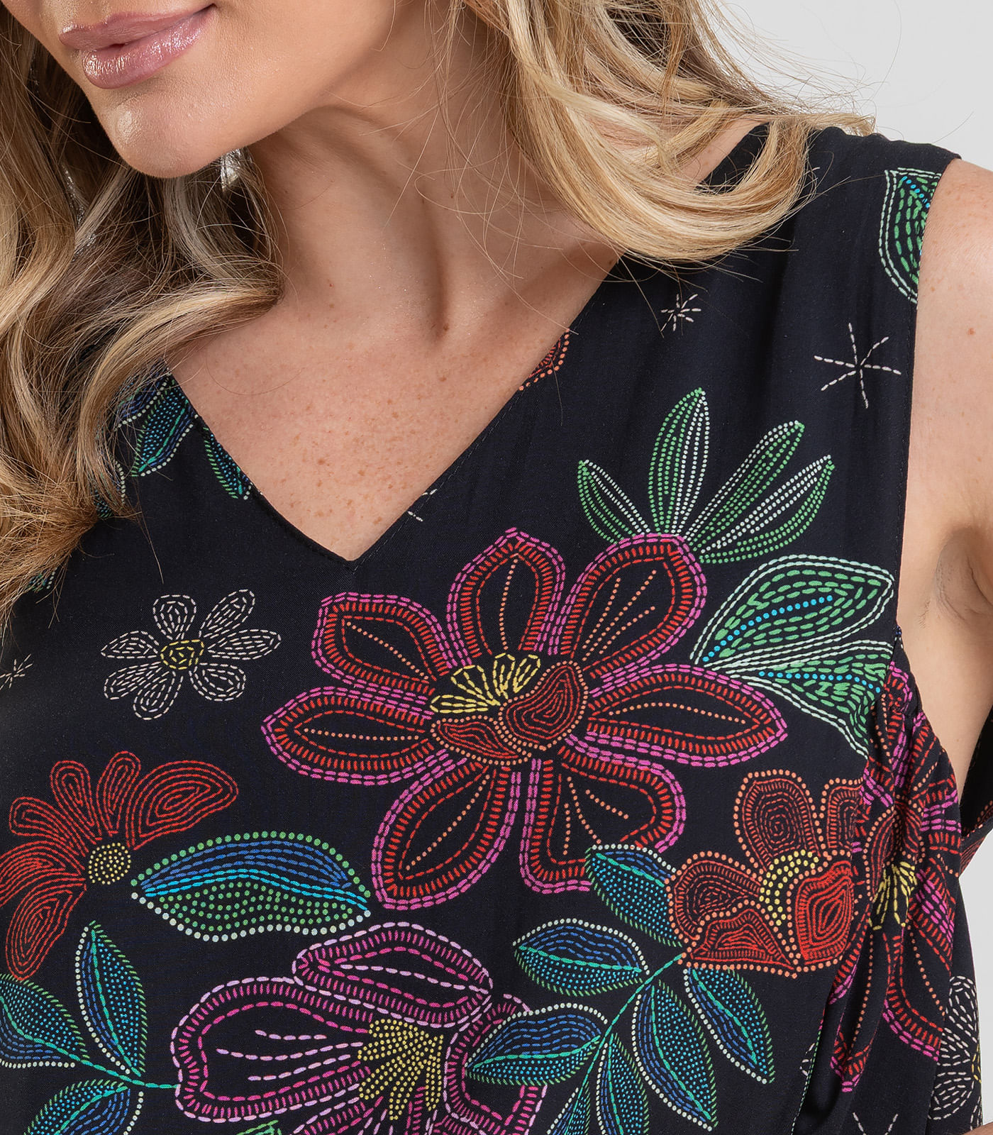 Regata Feminina em Tecido Estampado Dianna Preto - Imagem 14