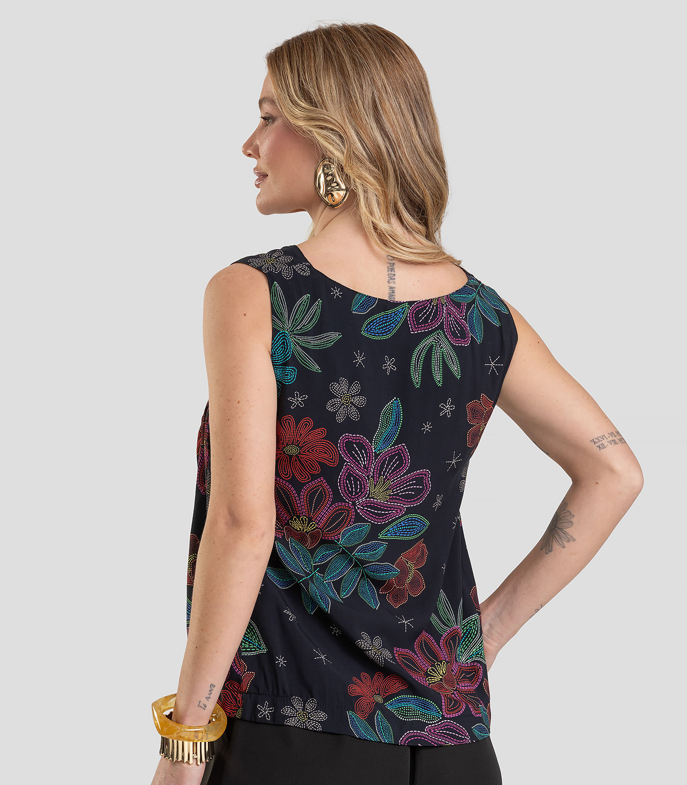 Regata Feminina em Tecido Estampado Dianna Preto - Imagem 3