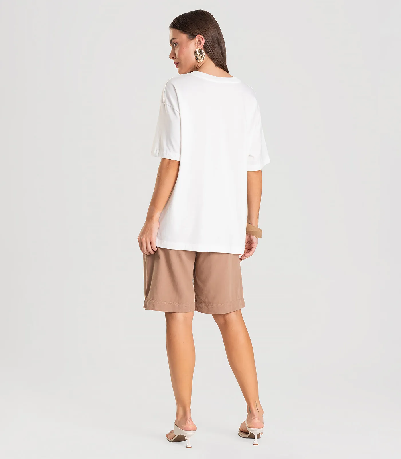 T- Shirt Feminina Oversized Dianna Bege - Imagem 5