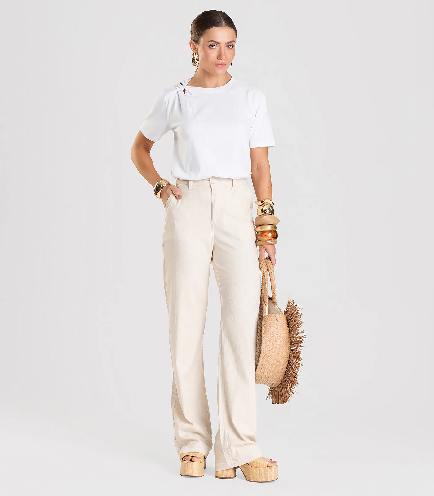 T- Shirt Feminina Com Detalhe em Nó Dianna Branco - Imagem 7