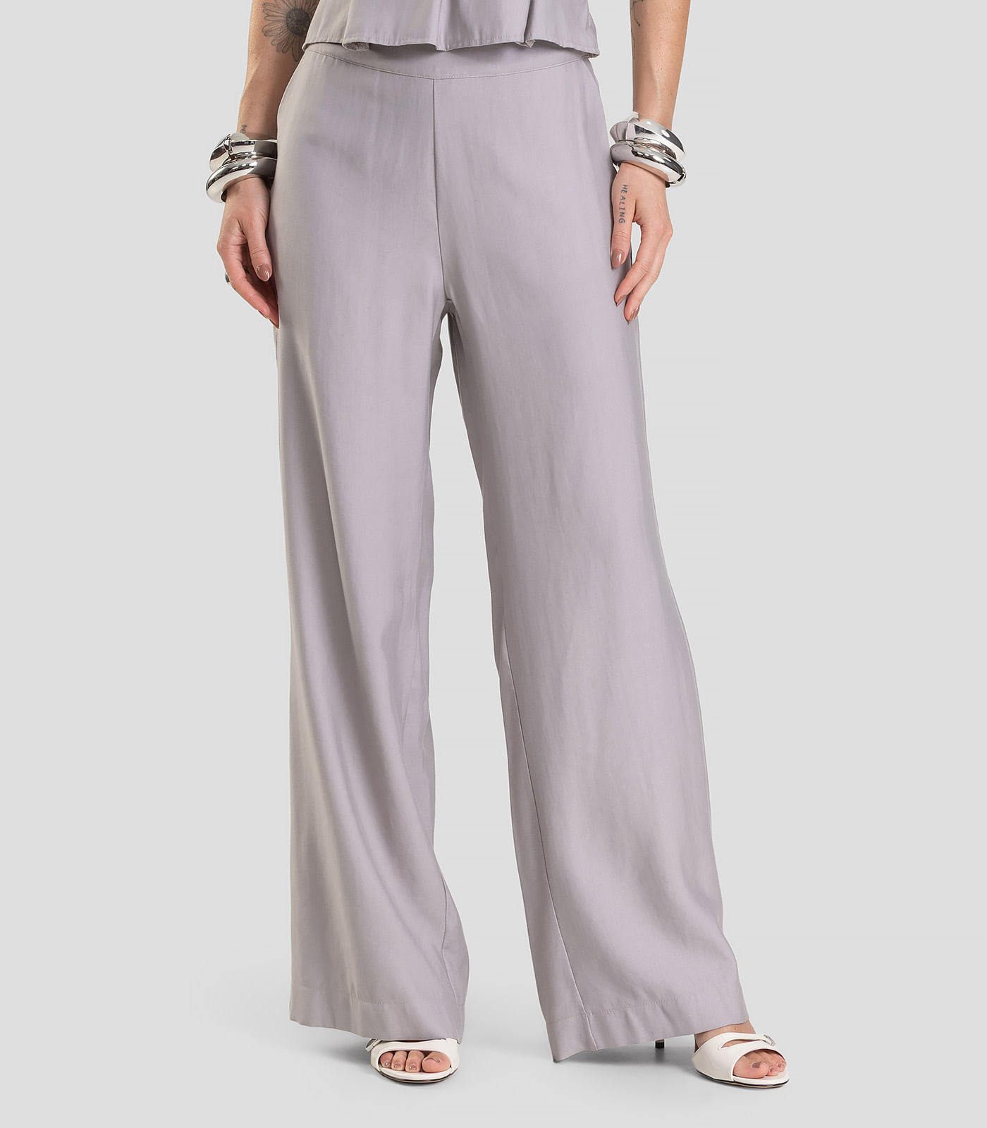 Calça Pantalona em Tecido Alfaiataria Dianna Cinza - Imagem 13