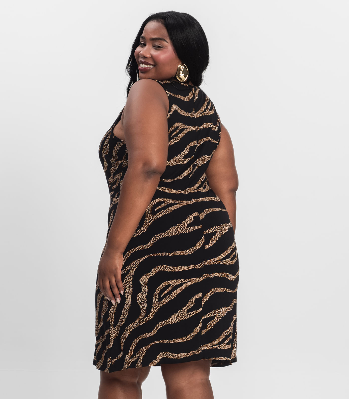 Vestido Plus Size Estampado Infinita Cor Preto - Imagem 27