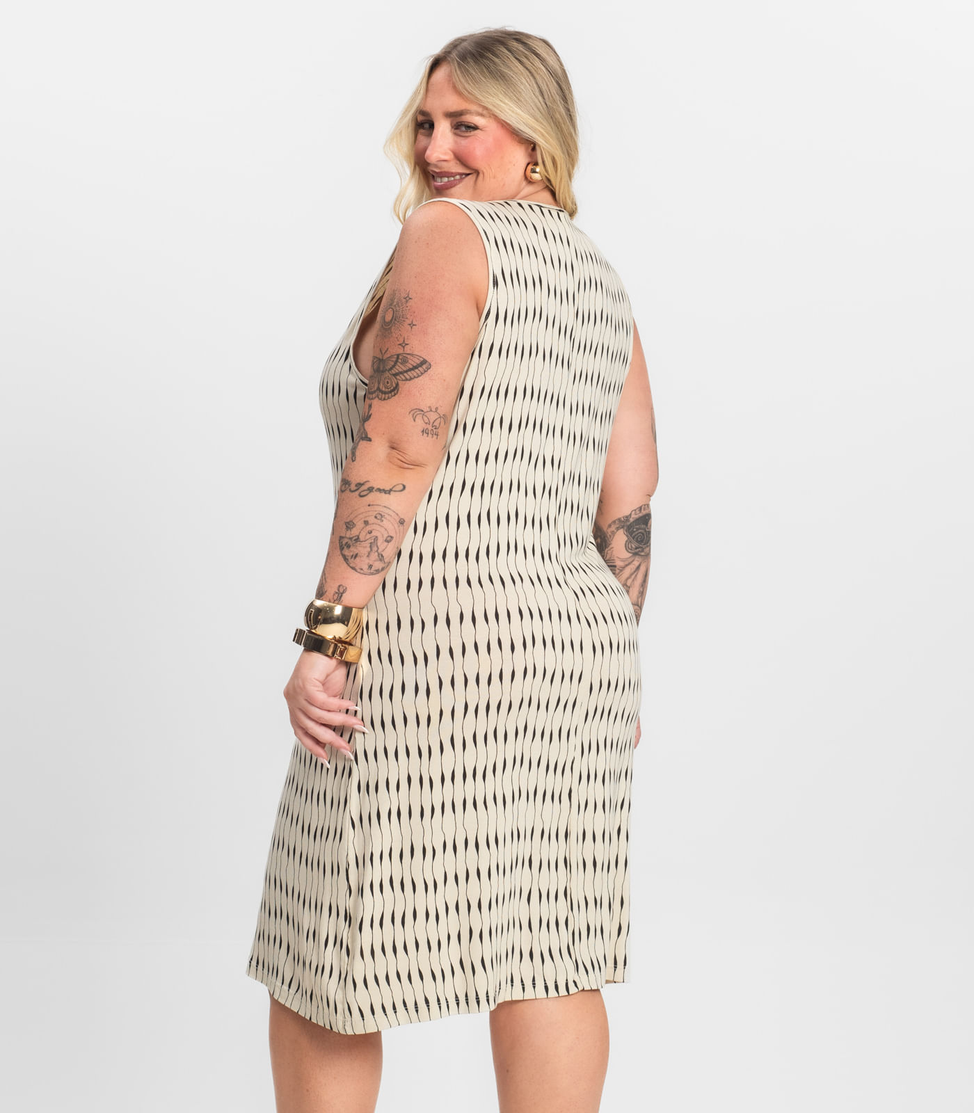 Vestido Plus Size Estampado Infinita Cor Bege - Imagem 3