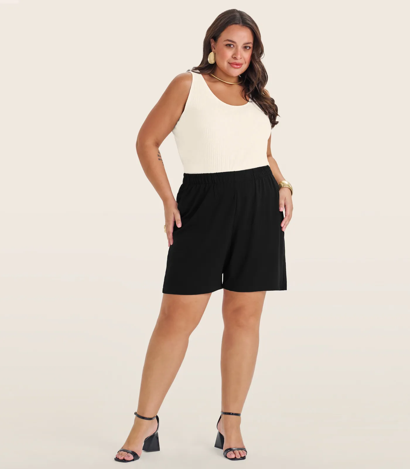 Shorts Feminino Plus Size Com Bolsos Secret Glam Preto