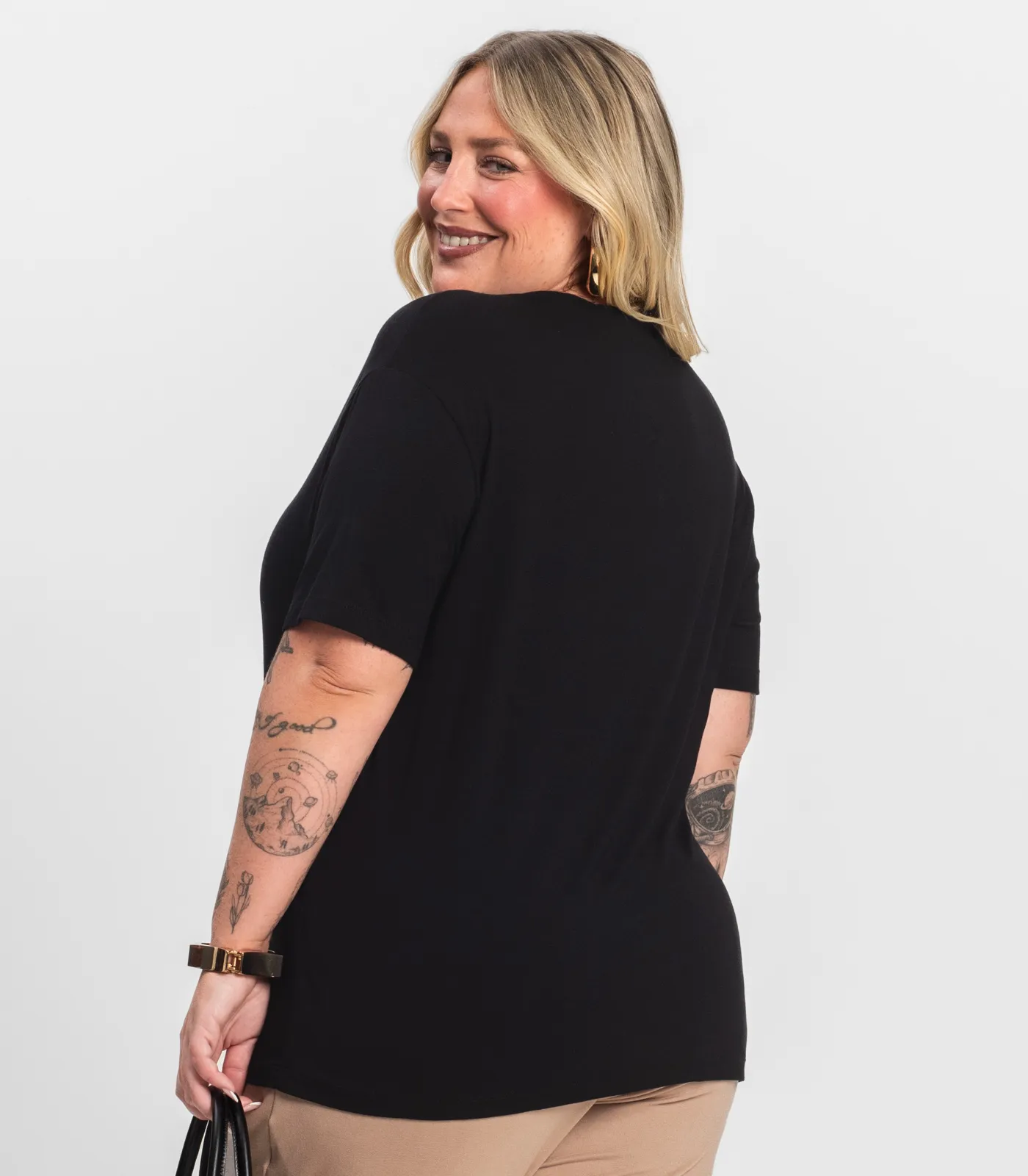Camisa Manga Curta Plus Size Secret Glam Preto - Imagem 18