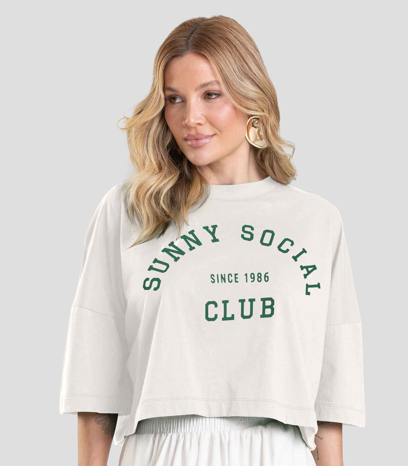 T- Shirt Feminina Cropped Dianna Bege