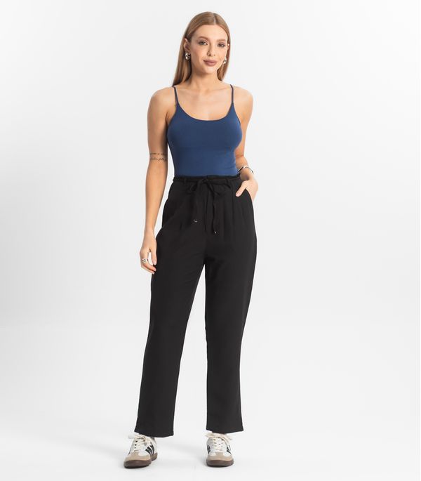Calça Feminina Cenoura Em Alfaiataria Veshine Preto M